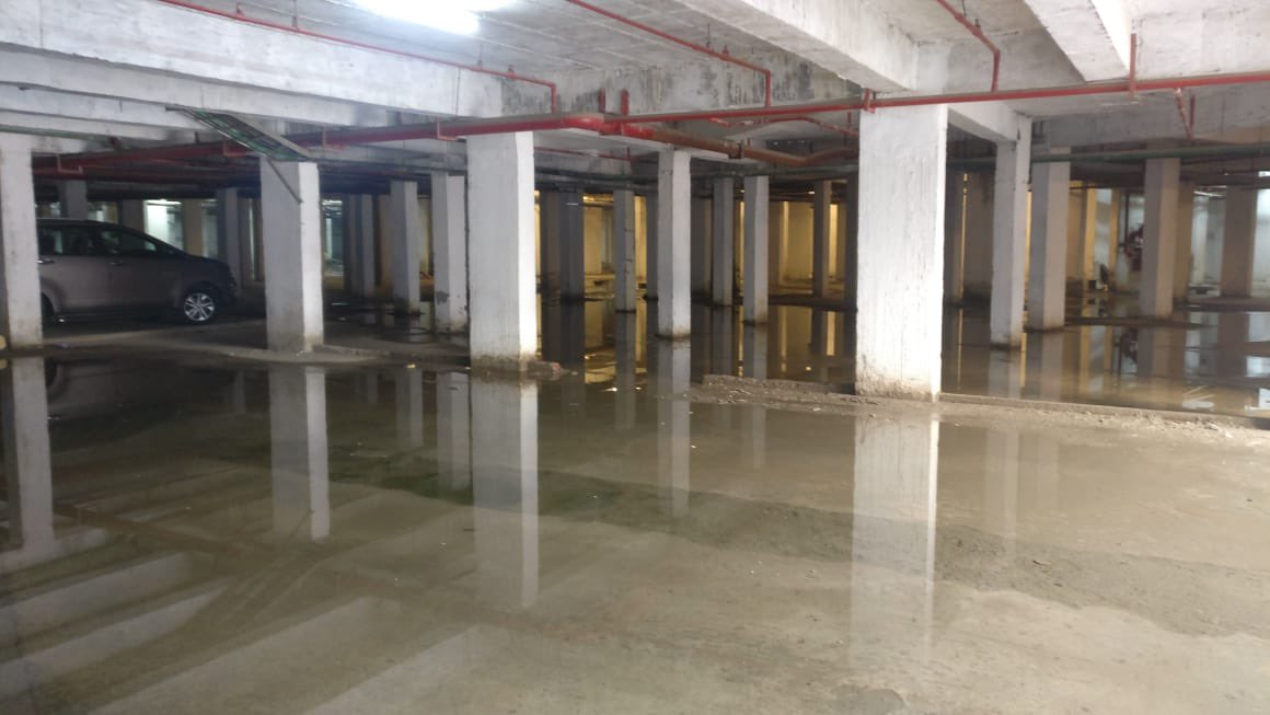 MANISH8254's tweet photo. Water logging problems increasing day by day in Logix Blossom County society. this may be cause for weakness in building structure, matter is highlighted regularly by @lbcresidents please look into @CeoNoida @noida_authority @dr_maheshsharma @tejpalnagarMLA @myogiadityanath https://t.co/Bt6T65V5um