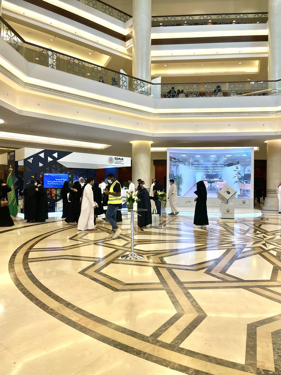 SarahAlseraye's tweet photo. يسعدني حضور يوم المهنة الذي أقيم في جامعة الأميرة نورة بنت عبد الرحمن تحت شعار (نحو الكفاءات التنافسية في الاقتصاد الوطني). لقد كانت تجربة مثرية حول تعلم المزيد من الإهتمامات المهنية. كل الشكر لكل من ساهموا في نجاح هذا الحدث الملهم.  #يوم_المهنة_2022_PNU https://t.co/MEA5tLAvZx