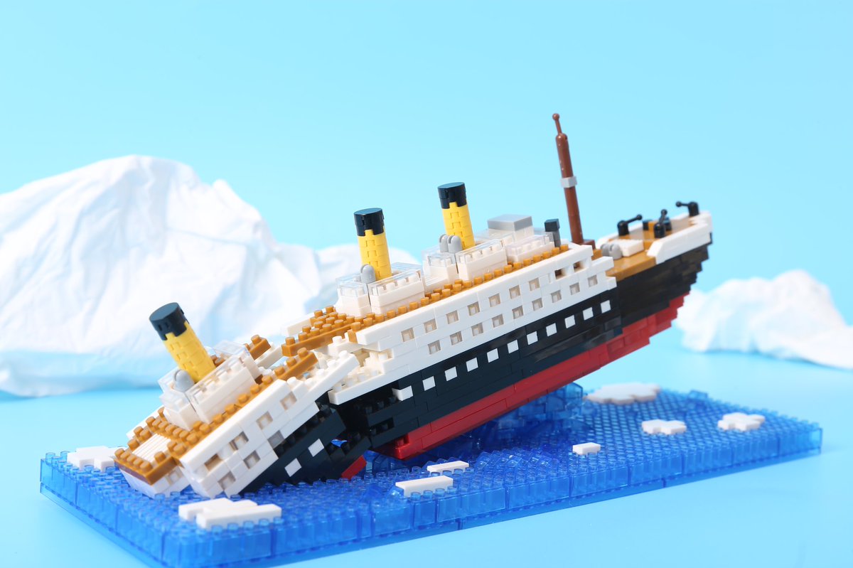 WiseHawkblock's tweet photo. Titanic drifting bottle #wisehawkblock #nanoblock #lego #WiseHawk https://t.co/JlgUIOVAXw