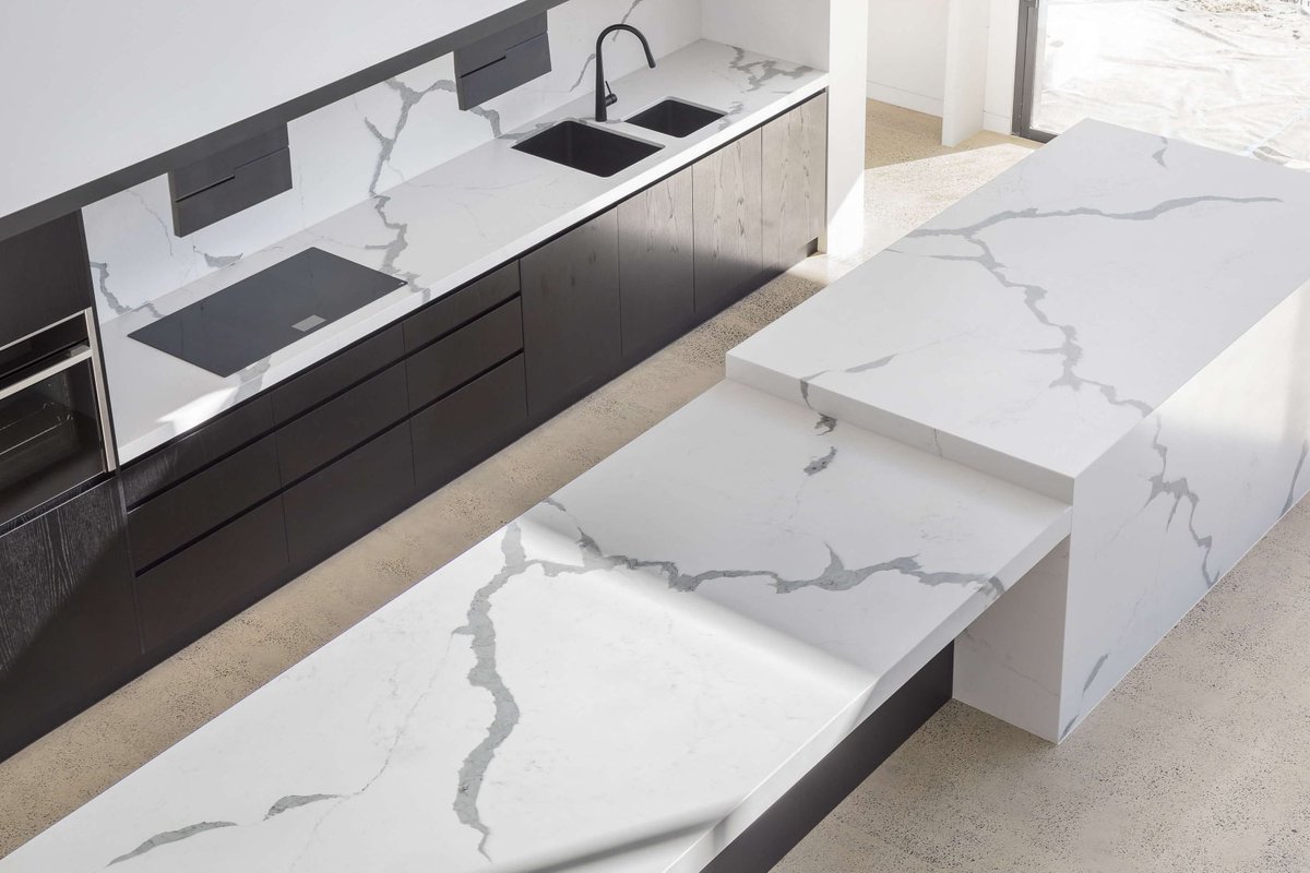 MaiHuiming's tweet image. Statuario classic is a fashionable product with the white background and dark grey main veins. Rich details can be found in the product. 
#kitchenisland #kitchen #quartzstone #quartzcountertop #fasastone #calacatta