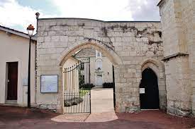 Un arbre contre des vieux mobiles, c'est le l'idée du Challenge "Récup Mobile" initié par l'<a href="/AMFVienne/">Association des maires de la Vienne</a> et <a href="/orange/">Orange</a>. La Mairie de POUANT se classe 2ème et gagne 2 arbres. Elle contribue au recyclage des mobiles. aux @AteliersBocage. Merci M. PROUST et son équipe.