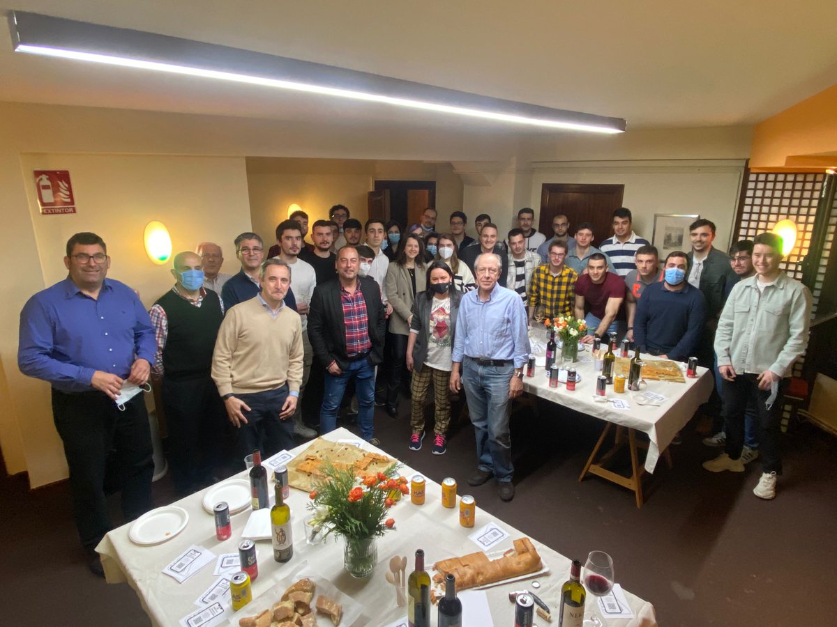 icoiig's tweet photo. El 24 de Marzo, durante el acto de celebración del patrono, se han reunido en la Delegación de Vigo, una representación del pasado, del presente y del futuro de la #IngenieríaIndustrial.
#ICOIIG #FamiliaColegial #IngenierosGalicia #IngenierosIndustriales #EventosICOIIG https://t.co/0YkLPZFYVu