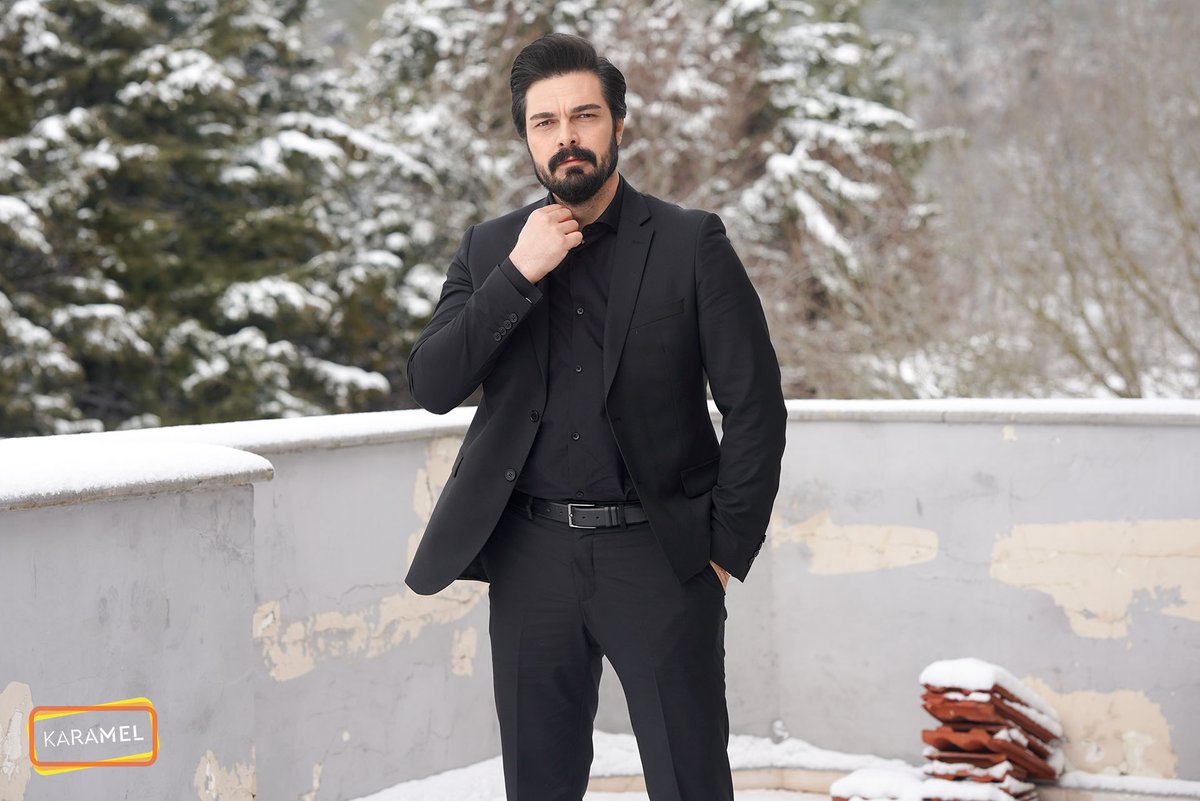 emanetkanal7's tweet photo. 😎 #emanet yeni bölümleriyle hafta içi her akşam 19:00'da @kanal7'de! 💕 #ZorKarar https://t.co/K9mfzDHk2e