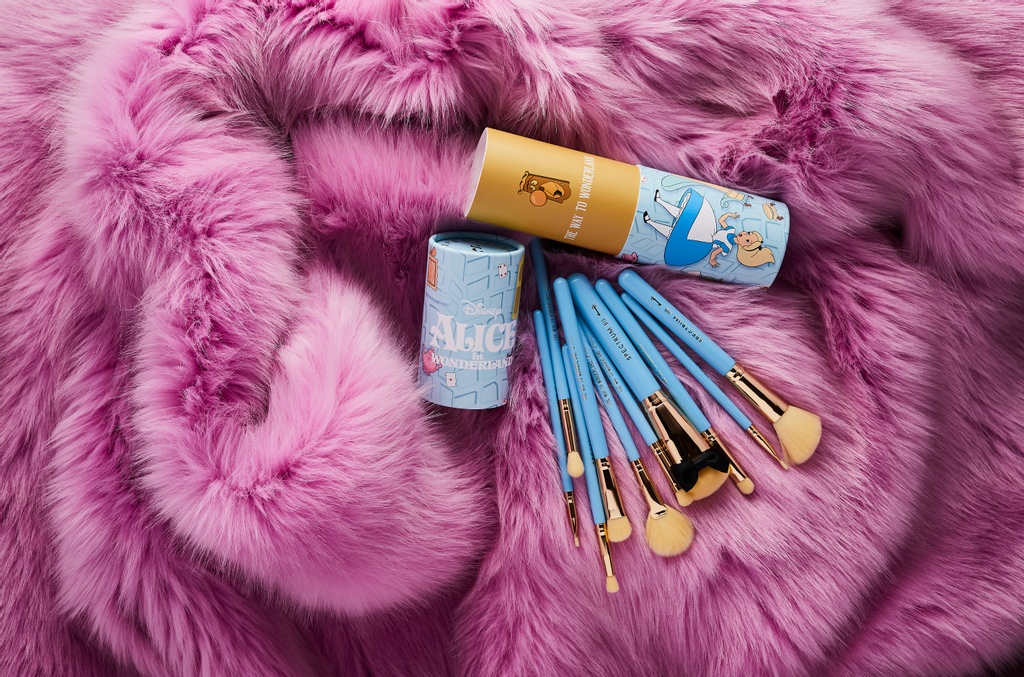 Spectrumbrushes's tweet photo. Happy FriYAY darlings!🎉 Meet us in #wonderland with the dreamiest Alice in Wonderland 10 Piece Brush set 🎩 🗝⁠ Have you gone #makeupmad and added Alice to your collection yet? 👇🏾

https://t.co/O290PH172z https://t.co/m8JlzlHYV9