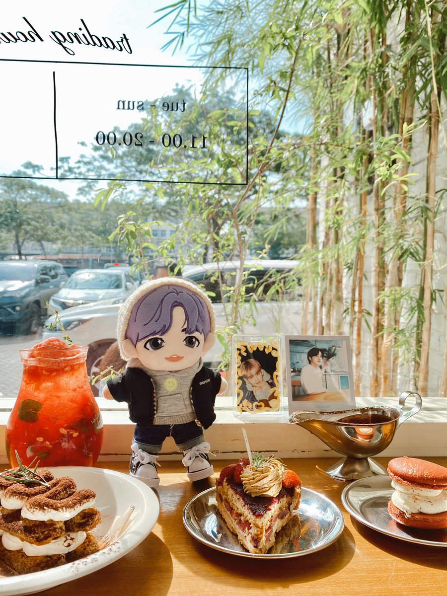 YOSHIKASEP's tweet photo. celebrating mashiho’s birthday🍀
#OurCloverMASHIHOday @treasuremembers https://t.co/cU2tOnsP2Q