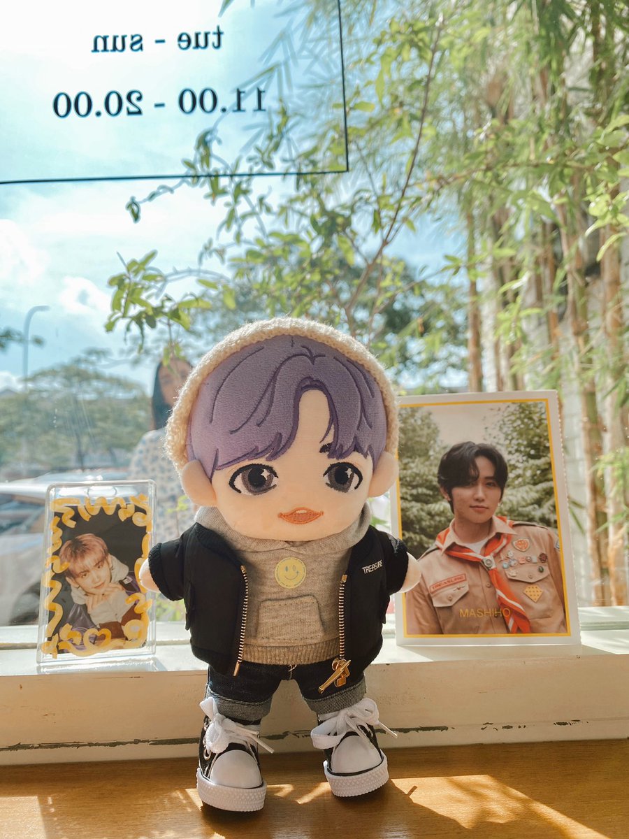 YOSHIKASEP's tweet photo. celebrating mashiho’s birthday🍀
#OurCloverMASHIHOday @treasuremembers https://t.co/cU2tOnsP2Q