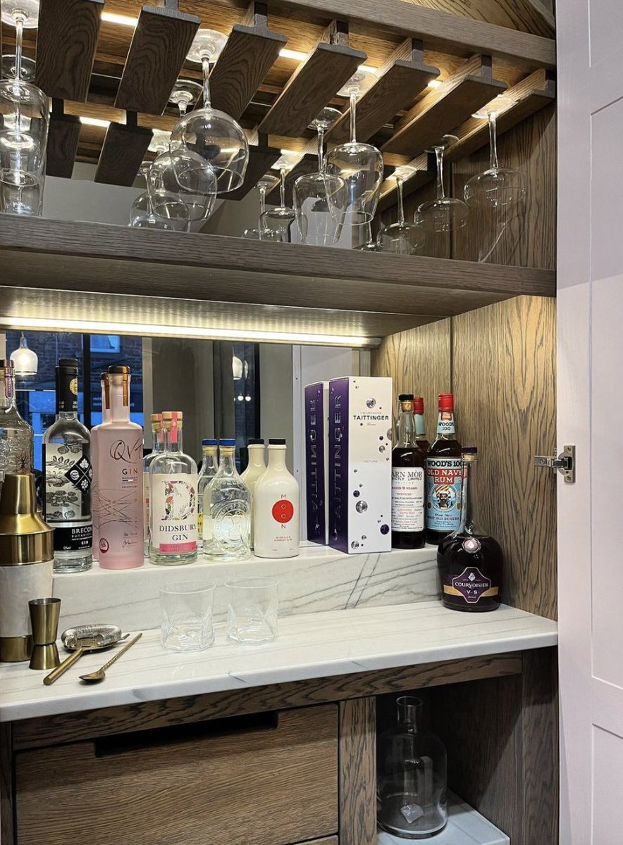 Happy Friday! We love this home bar featuring Sensa Macaubas White by bit.ly/ashburtoninter…. Sensa's revolutionary protective treatment provides high stain resistance so there's no need to worry about any red wine / whiskey spillages while enjoying a beverage over the weekend🍷