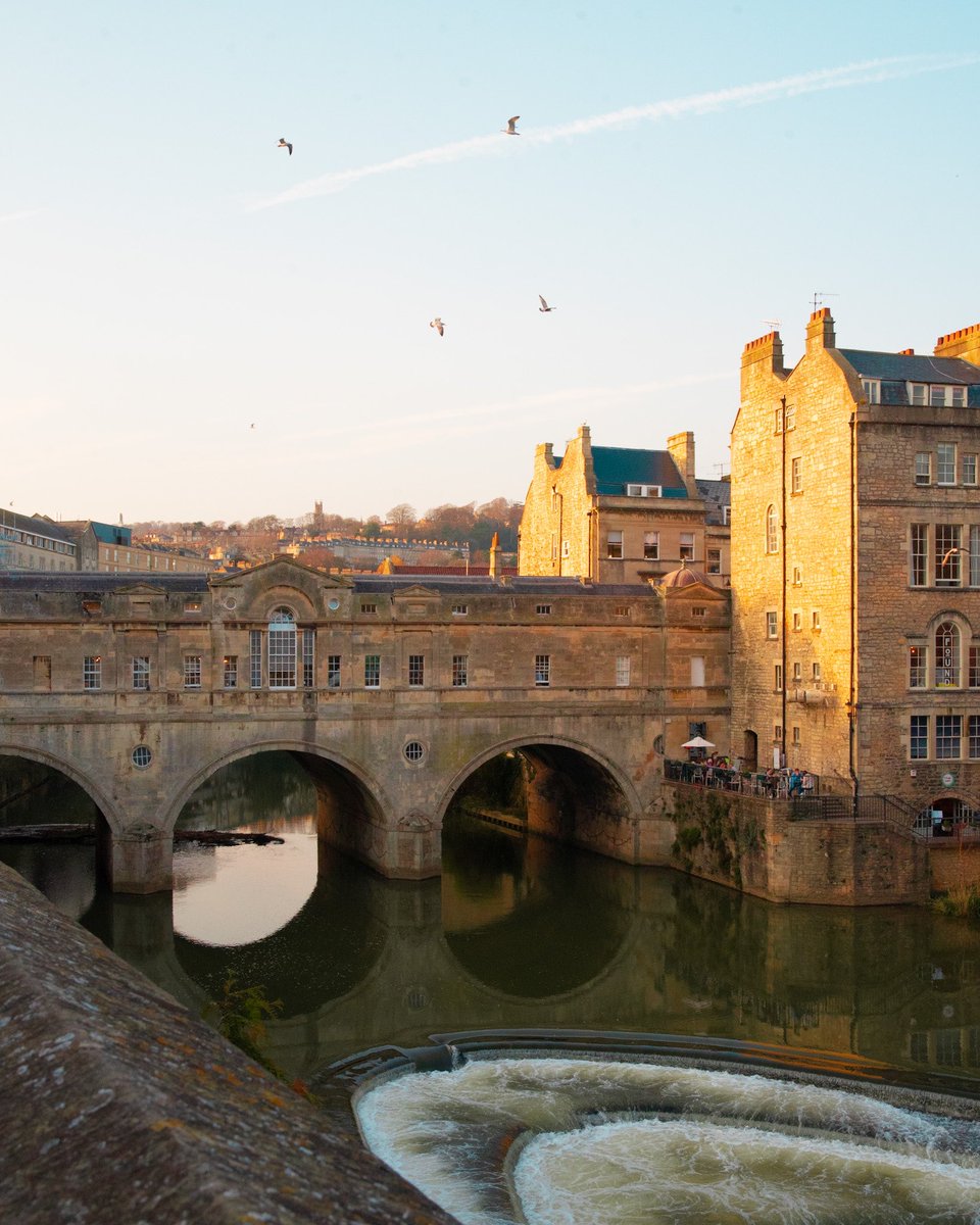 27_Travels's tweet photo. Bath was one of the most beautiful places we’ve ever visited 😍 And the artsy vibe was right up our alley! 🇬🇧 @VisitBritain @visitbath #LoveGreatBritain #loveisgreat #welcometoanothersideofbritain https://t.co/toPg8jD14E