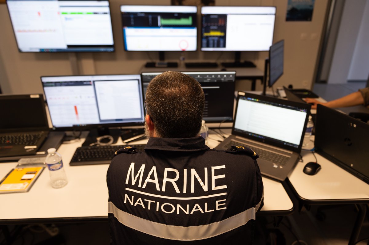 CEMA_FR's tweet photo. A Rennes avec les cyber combattants et combattantes pour assister à l’exercice de cyberdéfense #DEFNET2022 organisé par le @ComcyberFR. Savoir combattre dans le cyberespace est indispensable pour préserver notre liberté d’action et garantir la capacité opérationnelle des armées. https://t.co/WnSFXFmjkJ