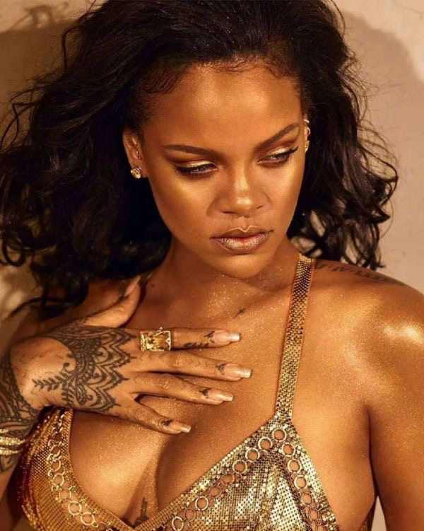 LionPridePress's tweet photo. Rihanna has a beautiful face and an S-shape. Every one of them is very exciting https://t.co/iGB4Op3LKb