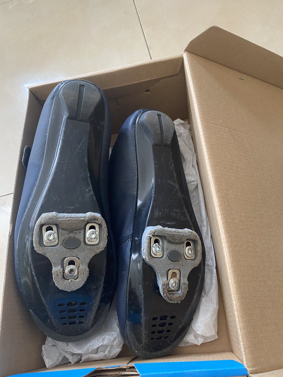 aangbsd1's tweet photo. Sepatu Cleat Shimano RC 1 Navy Blue Size 42 Box sepatu + Pedal Cleat nya Look Keo Classic

sepaket 1,25 aja murah

#fnfjb https://t.co/j8rR4Cv0DZ