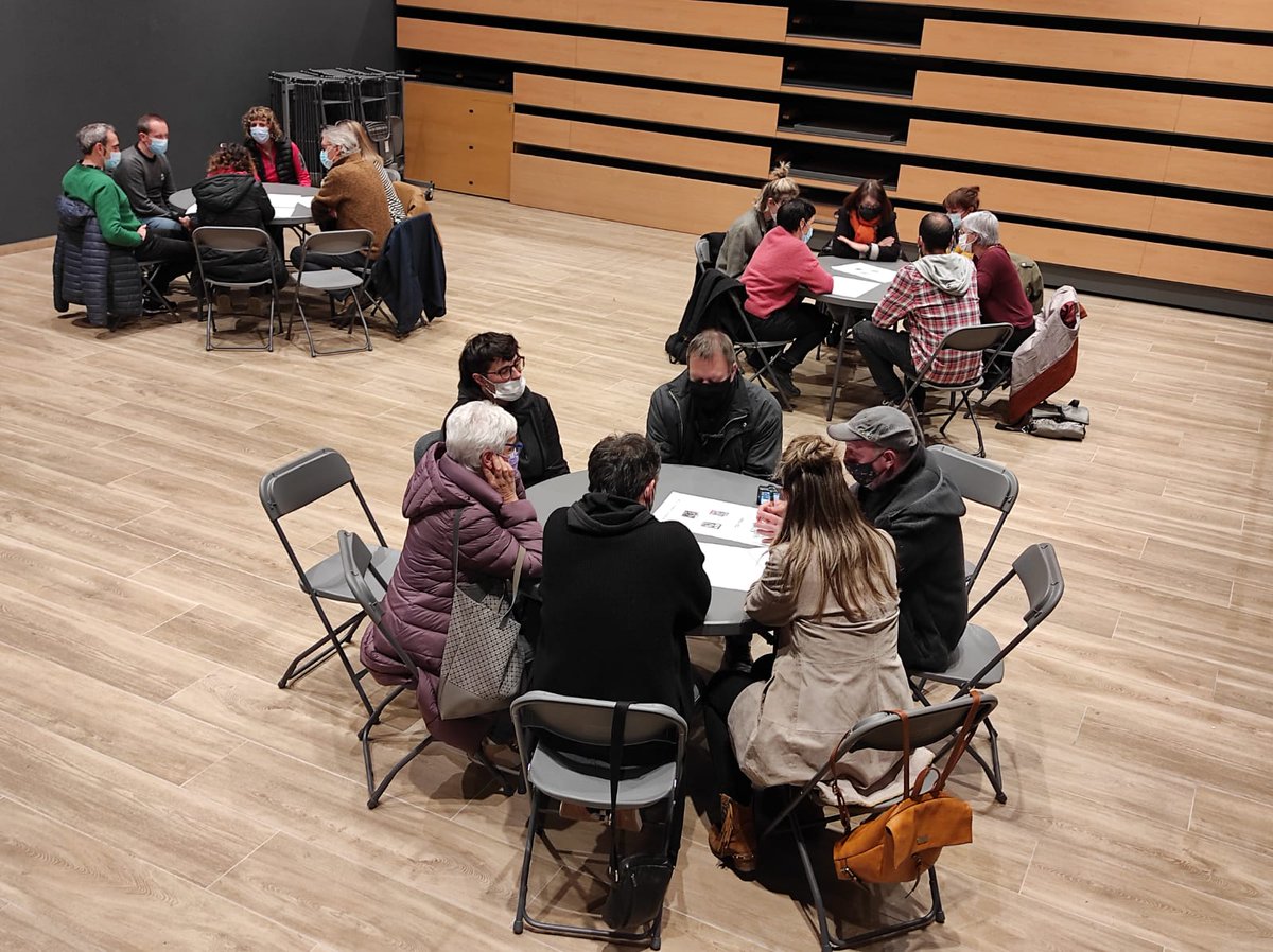 🤔 Leitzan komunikatuz: gogoeta eta parte-hartzea abian da.

🗣️📣Leitzan bertako komunikazio-esparrua osatzeko, indartzeko eta aberasteko proiektuaren inguruko parte-hartze saio aberatsa eta emankorra egin genuen atzo.

Hurrengoa, apirilaren 7an. Herri Aretoan, 18.30ean.