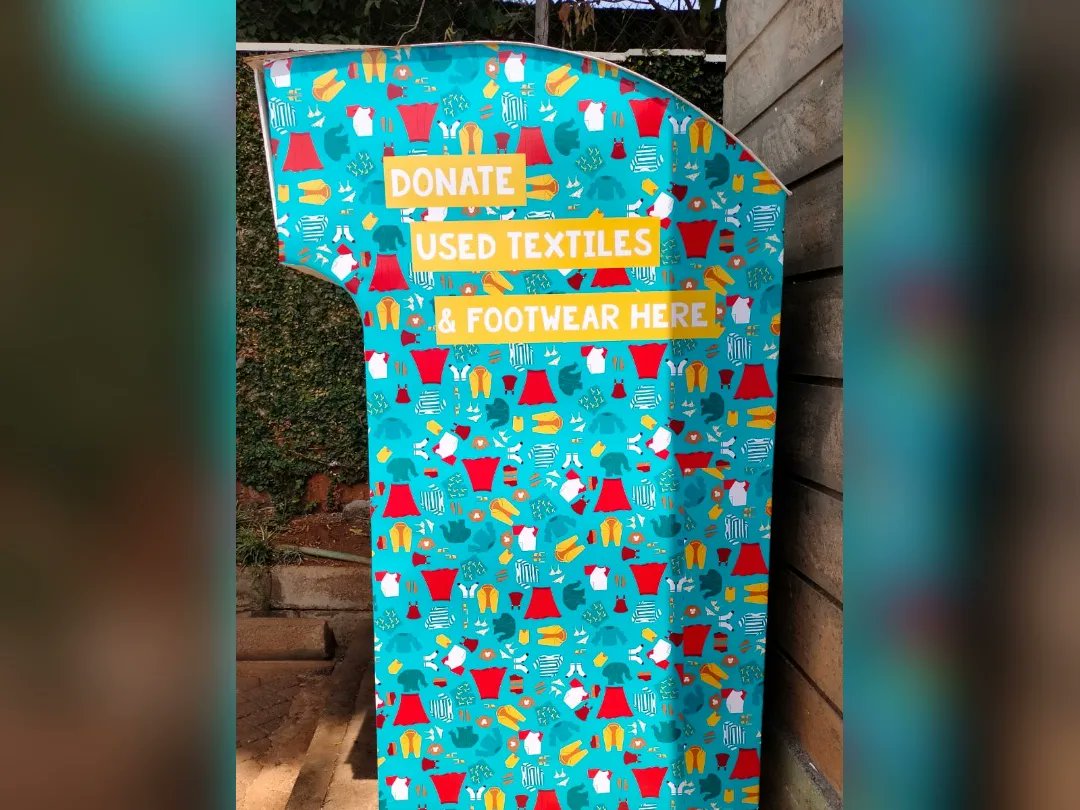 AfricaCollect's tweet photo. New Drop-off point!!! 🥳🔥♻️
@ridgeways_mall

Location: Along Kiambu Road, Nairobi. 

The bin is situated at the back packing area😊.

For more enquiries, reach out to out to Us!

#ridgeways #ridgewaysmall  #recycling #textilerecycling #Sustainability #ethicalfashion #goinggreen https://t.co/fKGwthcK7c