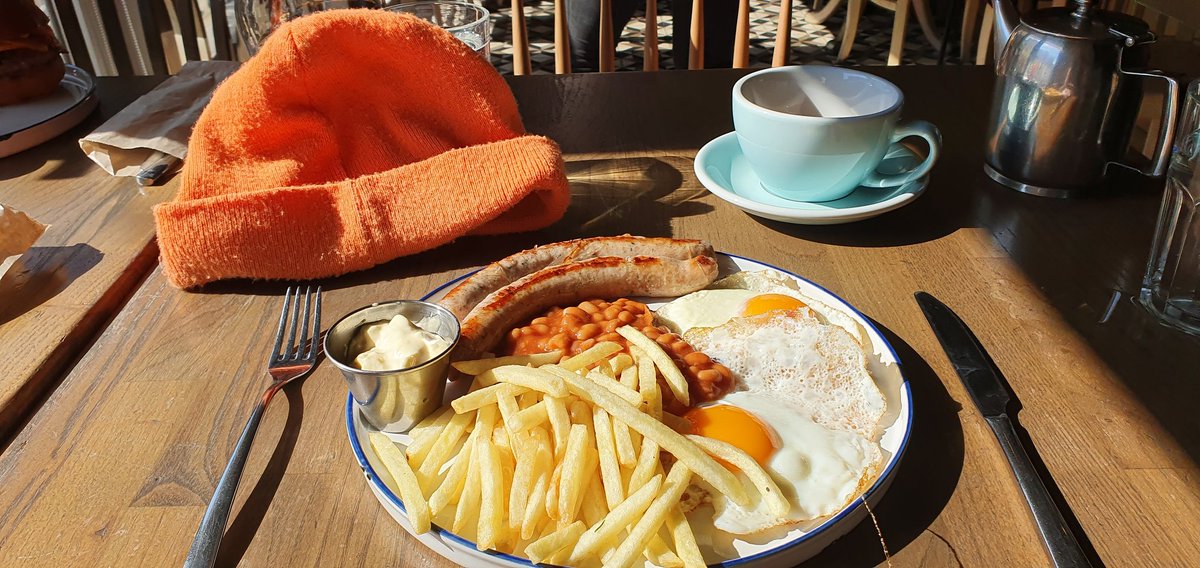 Full Ukrainian.

Milk Bar, Shota Rustaveli Street, Kyiv. 

30th Day of Vladimir Putin's war
