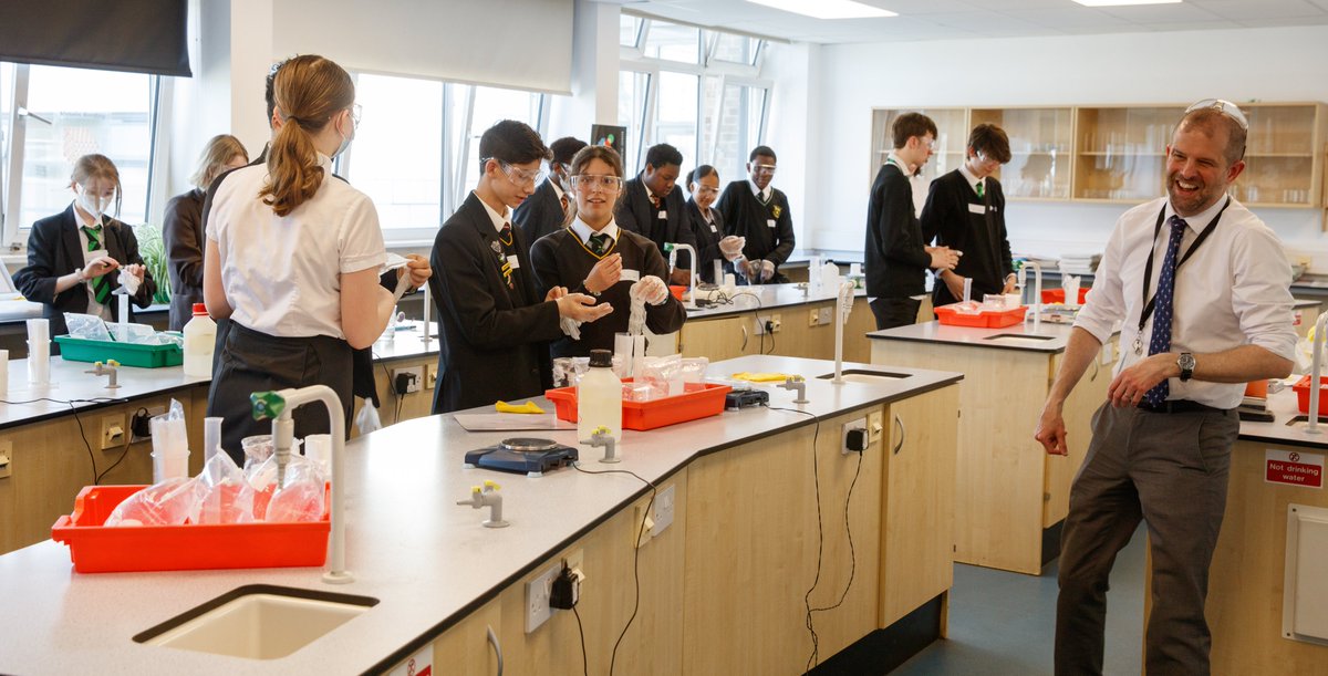 Colfespartners's tweet photo. Great (finally!) to welcome such talented scientists from @Addeys300  @STPGreenwich @ValePrendergast @bonus_pastor @DeptfordGreen to @ColfesSchool Science Afternoon to challenge these year 10s who might consider STEM A Levels...Well done everyone. https://t.co/yu2GB4wVK9