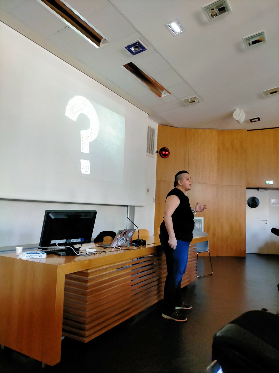alagoye's tweet photo. @agileniort j2 est lancé avec la keynote pleine d'énergie d'@EmilieEsposito ; "scrum est facile à comprendre mais pas si facile à appliquer" https://t.co/roEvLGPVXT
