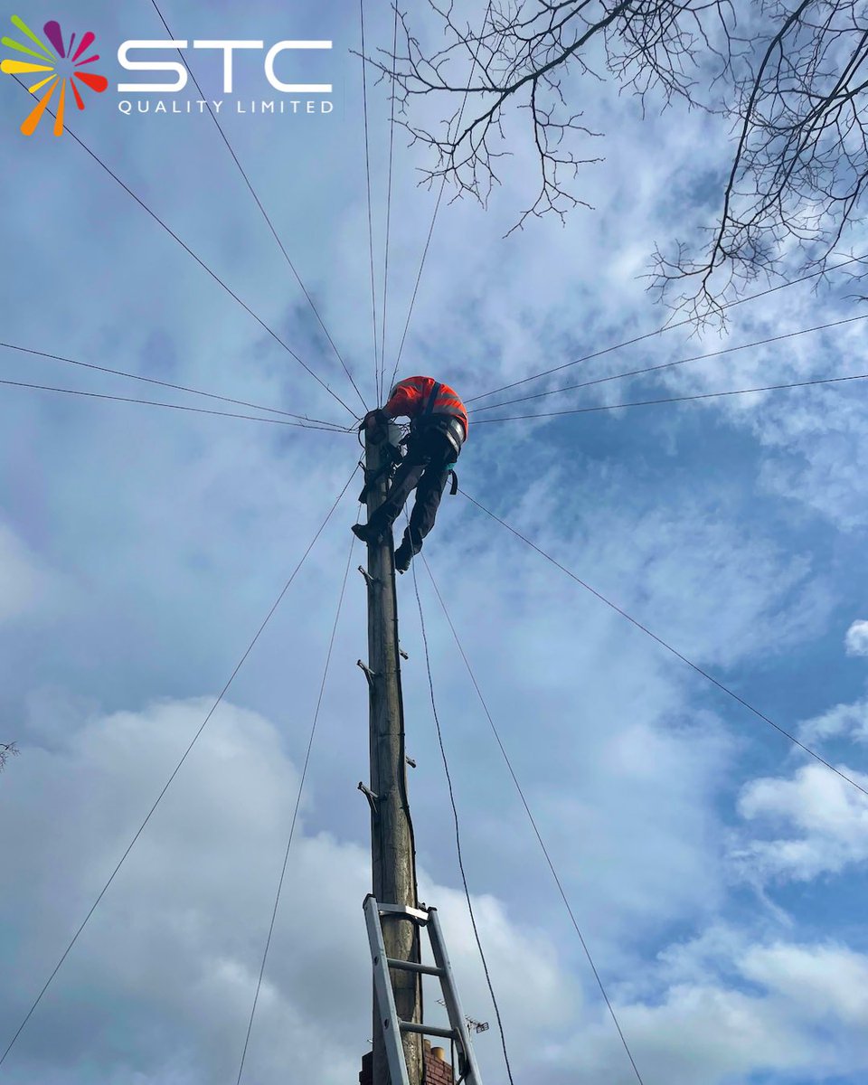 QualityStc's tweet photo. It’s Friday 🙌🏼☀️

Our team are still working hard in the sunshine, on their mission to #getCreweconnected in partnership with Zzoomm. 

#telecoms #telecommunications #cheshire #telecomsnorthwest #connectingcrewe #teamwork #workinginpartnership https://t.co/BgJxc1pvfT
