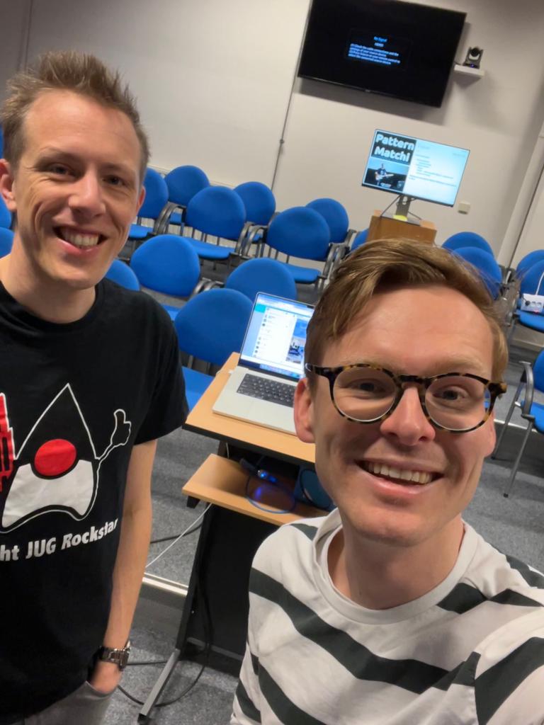hannotify's tweet image. We are all set up to do our talk @VoxxedBucharest on #PatternMatching! Join us at 11:50 EET to hear all about it! #VDBuh22