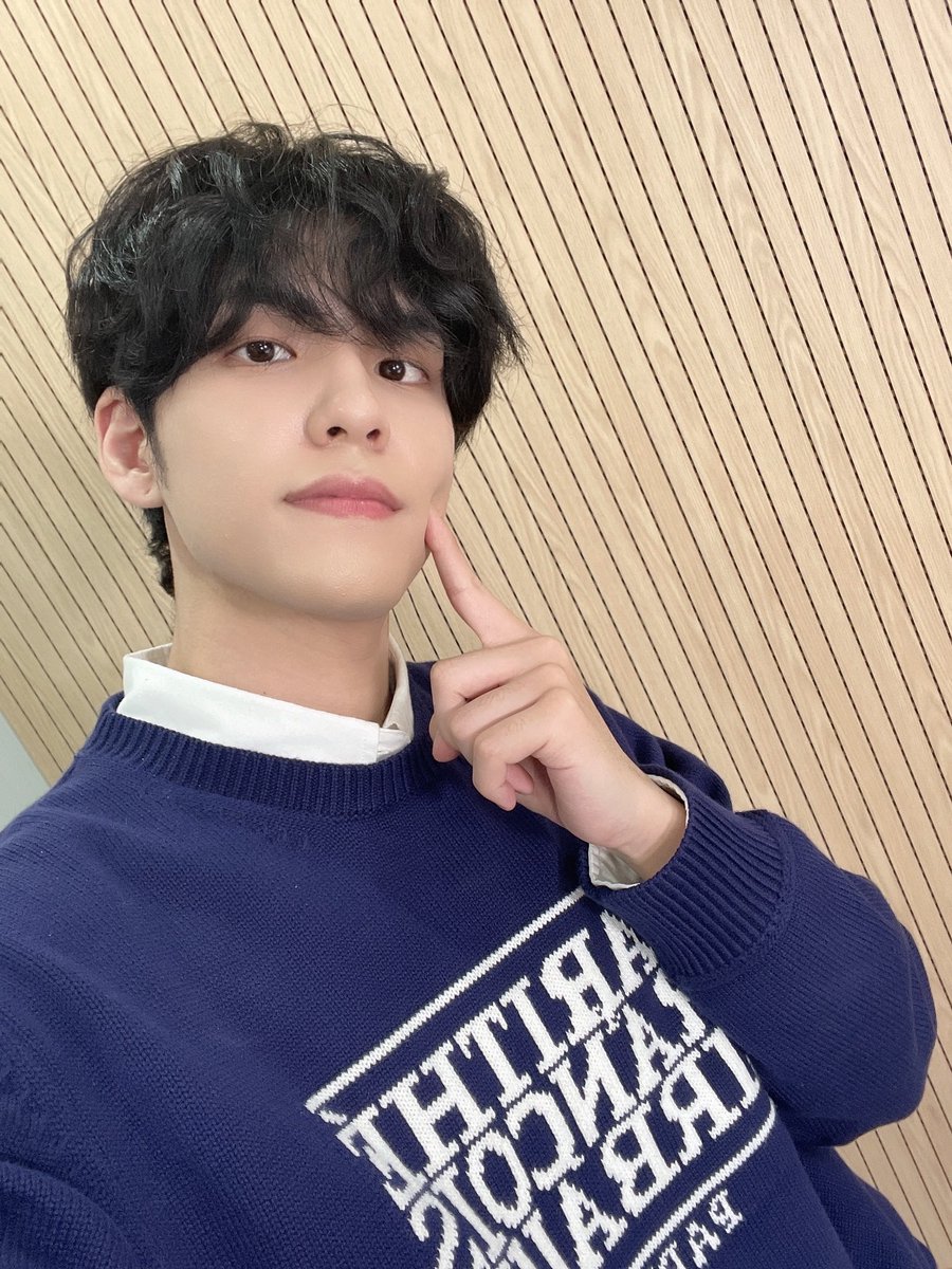 perfectshday's tweet photo. 멍뭉이 조은 하루☘️💙 https://t.co/HDtg6IQIOQ
