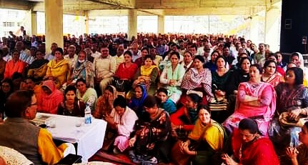 MahenderSTBJP's tweet photo. आज हमने धर्मपुर भाजपा मंडल की बैठक में बतौर मुख्यातिथि भाग लिया। बैठक की अध्यक्षता श्री पूर्ण चंद्र ठाकुर जी ने की। बैठक में उपस्थित सभी पदाधिकारियों को केंद्र �� प्रदेश सरकार की योजनाओं को जनता के बीच घर -द्वार तक ले जाने के निर्देश दिए।
@BJP4India @BJP4Himachal @BjpDharampur https://t.co/Iw1e6jLIjK