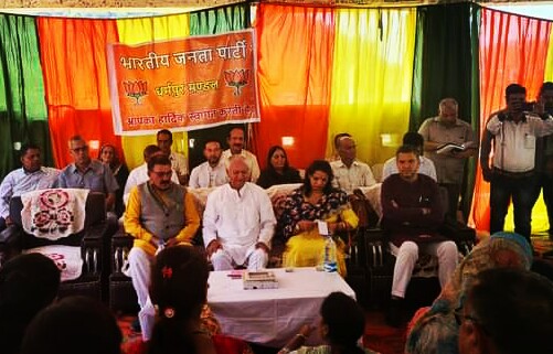 MahenderSTBJP's tweet photo. आज हमने धर्मपुर भाजपा मंडल की बैठक में बतौर मुख्यातिथि भाग लिया। बैठक की अध्यक्षता श्री पूर्ण चंद्र ठाकुर जी ने की। बैठक में उपस्थित सभी पदाधिकारियों को केंद्र �� प्रदेश सरकार की योजनाओं को जनता के बीच घर -द्वार तक ले जाने के निर्देश दिए।
@BJP4India @BJP4Himachal @BjpDharampur https://t.co/Iw1e6jLIjK