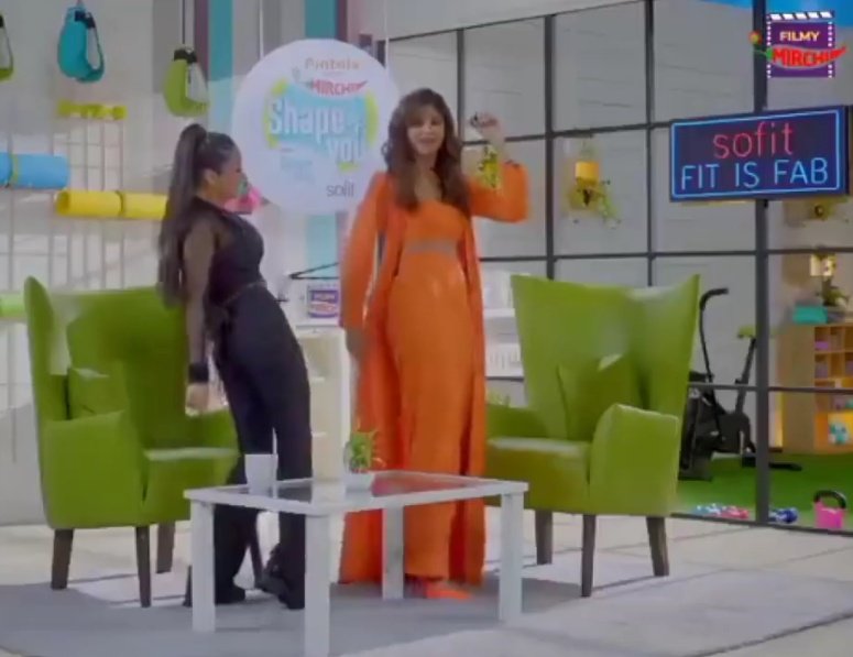 sachintharu75's tweet photo. Wow #ShehnaazGill teach to  our Bollywood Thumka Girl #ShilpaShetty   her own style #Filmymirchi #ShapeOfYou https://t.co/Il9tmWx95v