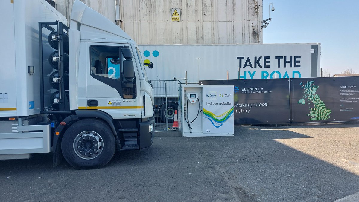 element_2_ltd's tweet photo. A day of firsts! Here's some of the @element_2_ltd team completing the UK's 1st hydrogen refuelling of a Fuel Cell Electric Vehicle (FCEV). And it's the 1st hydrogen-fuelled FCEV of its kind in the UK, supplied by @ElectraLimited Commercial Vehicles.
Let's #MakeDieselHistory https://t.co/Knqm6VuWXX