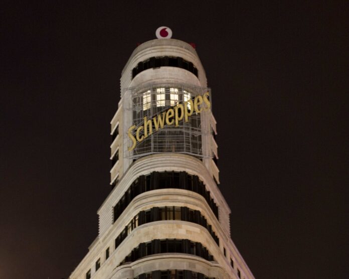 🌍Suntory Beverage &amp; Food Spain  apagará el icónico luminoso de <a href="/Schweppes_ES/">Schweppes España</a> de la Gran Vía por la #HoraDelPlaneta. Una muestra de su compromiso con el medioambiente y el uso eficiente y sostenible de los recursos. topcomunicacion.com/suntory-bevera… a través de <a href="/Topcomunicacion/">TOP COMUNICACIÓN RP</a>