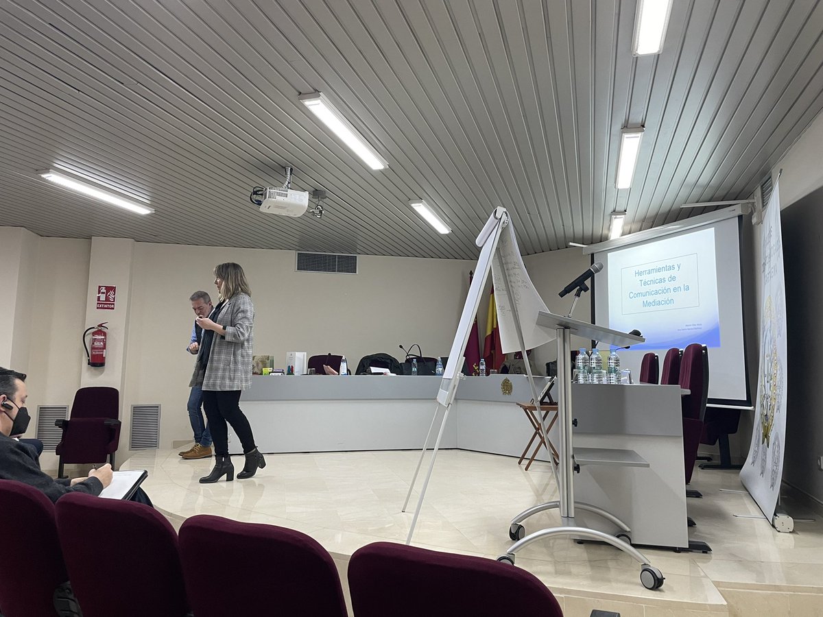 IMEdiacionCAR's tweet photo. Se celebra el curso Herramientas y técnica de comunicación en mediación”. Curso necesario de reciclaje de nuestra Institución de Mediación para el registro de mediadores de @justiciagob https://t.co/rZuqD2hwr8