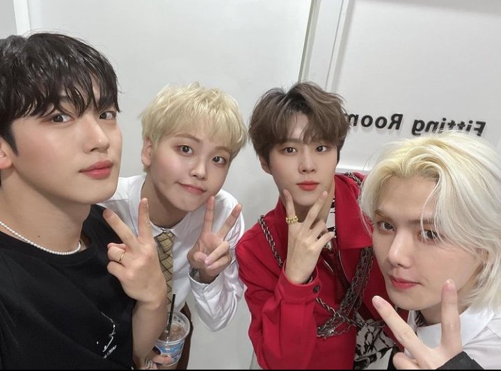 wooddadda: my brothers 🥰

yohan replied: i was the one who took it but you're so fast (to post it)

😂 cuties!