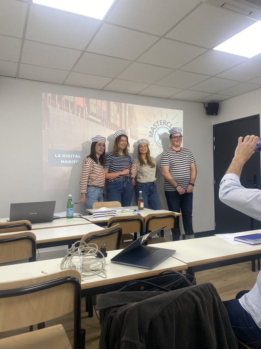 Dernière masterclass à Bordeaux sur la digitalisation du transport maritime de marchandises présentée par <a href="/EtcheverryMai/">Etcheverry Mailys</a> @ceci_coste <a href="/FissetHortense/">Hortense Fisset</a> <a href="/flowtis14/">Florent Massé-Chantreau</a> 
On embarque maintenant 🛥🤩  #MARITEAM #OnGardeLeCap