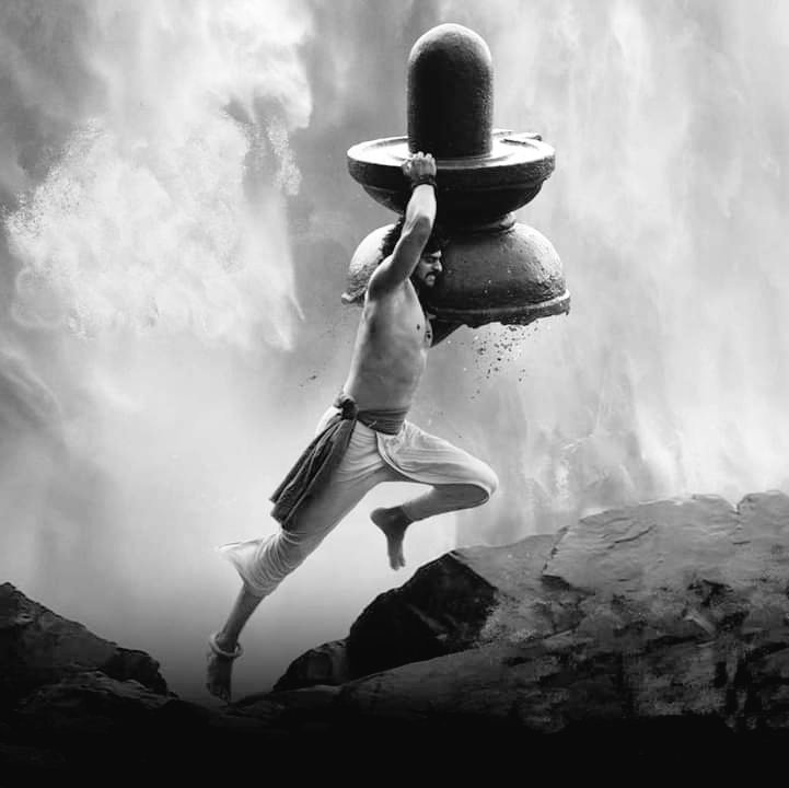 naveen_silky's tweet photo. Baahubali Ni kottalante Baahubali Teesinodu Digithey Saripodhu.. #Baahubali Mosinodu Ravali 
#Prabhas 👑🔥 https://t.co/GtZ89xUGbb