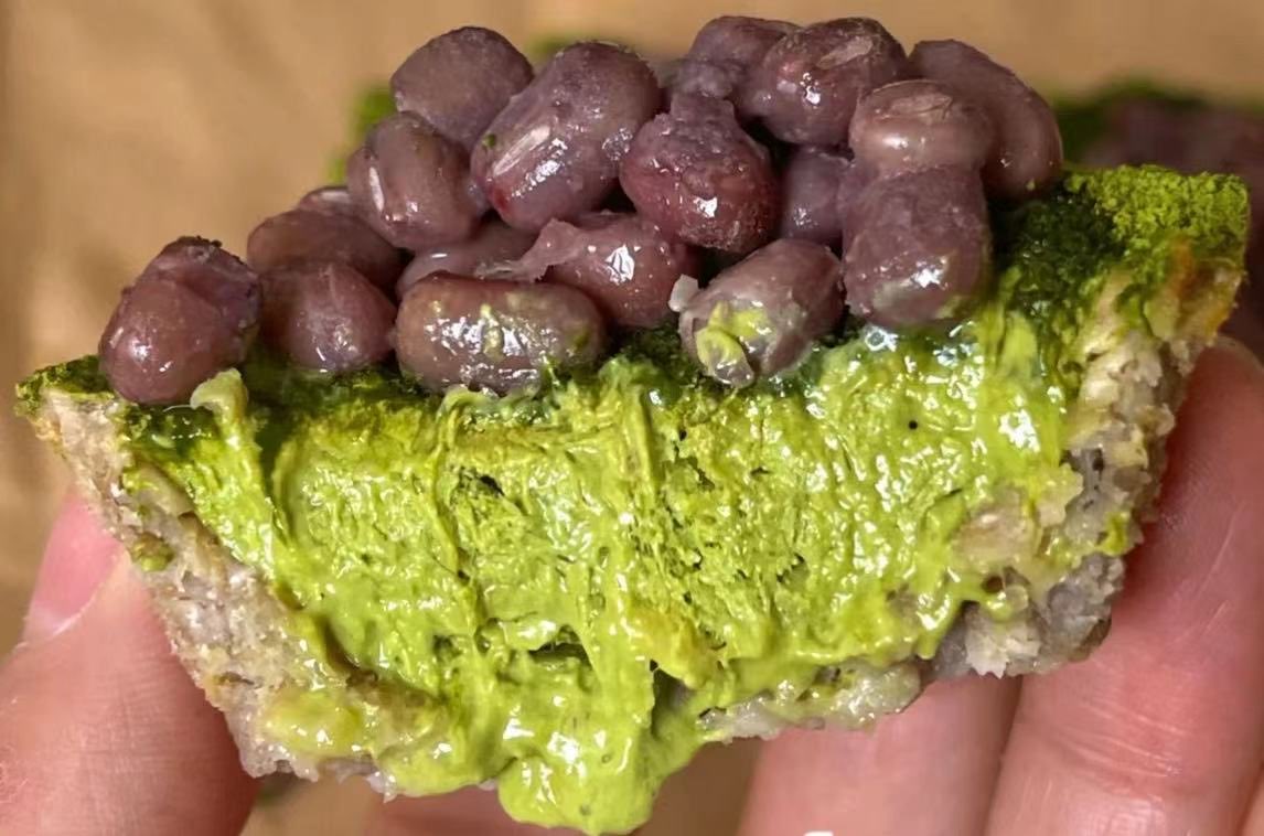 Birdyeeee's tweet photo. All girls who want to lose weight, try this ice cream🍦@fattcute 
Ice cream tray: 100g banana, 40g instant oatmeal
Matcha ice cream: 120g banana, 200g filtered yogurt, 5g matcha powder, 50g honey bean
#fooddaily https://t.co/oxTDTvcvEW