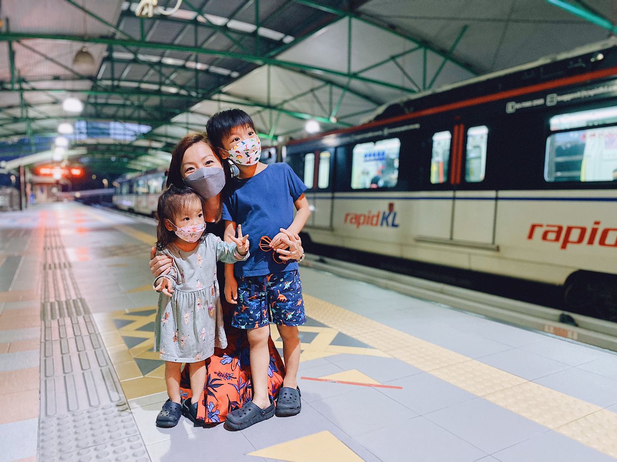 andyyeoh's tweet photo. #Yeohlidays | KL Staycation | Quite a few firsts, especially for #ZyraYeoh: first time in a cinema, first time on an LRT, first photo with the Twin Towers, first time in Aquaria. Love these moments building memories with the fam ❤️ 

https://t.co/7krBLPAJvU

#TheYeohs #andynjay https://t.co/Wd2OCPd5Yg