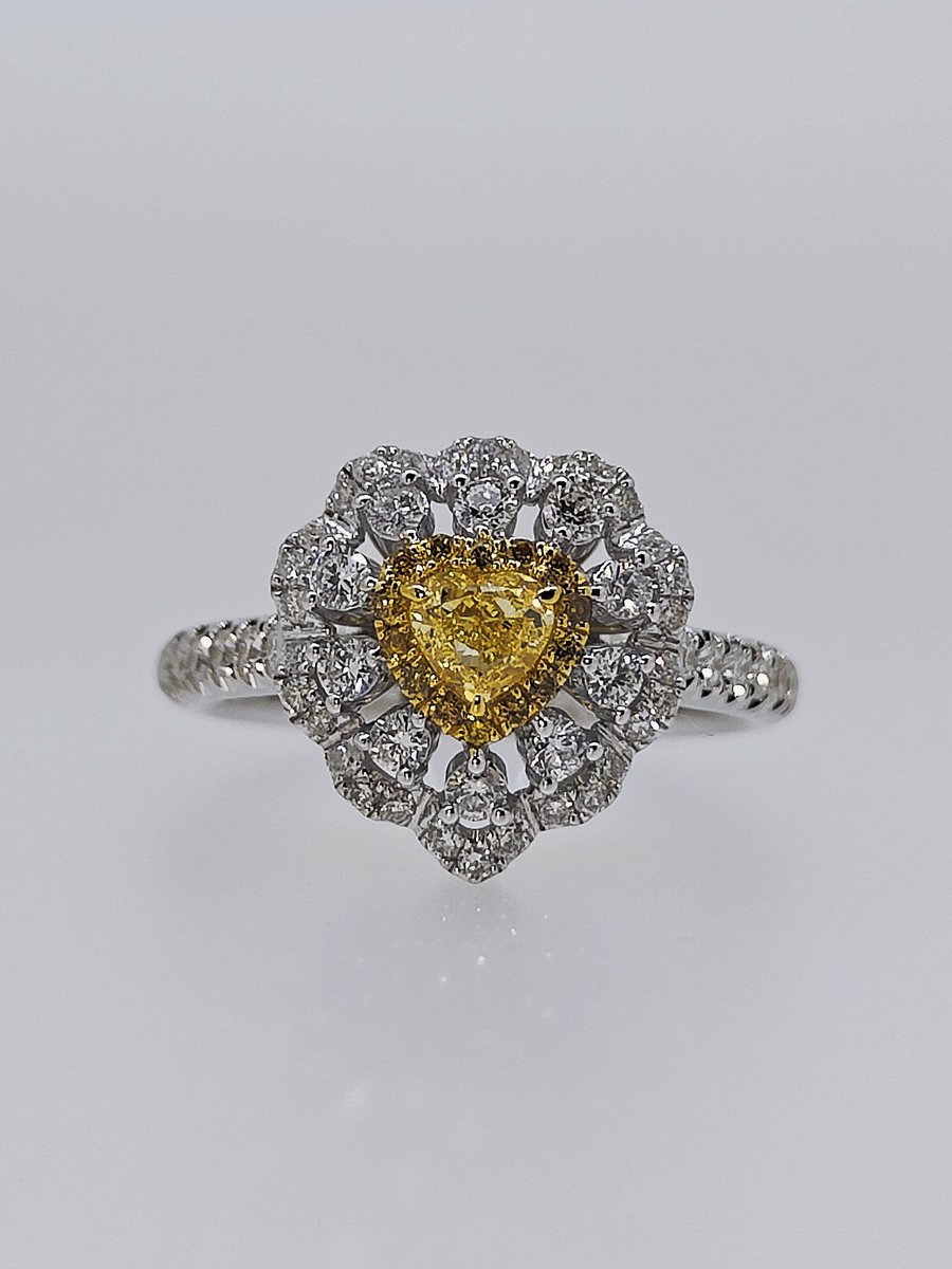 WINZApk's tweet photo. Love is the soul’s light! 

#winza
#yellowdiamond 
#highjewelerry https://t.co/u4KsU9IFpK