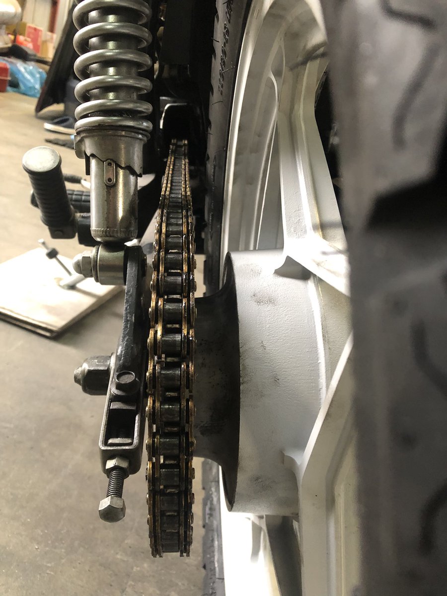 paintwork053's tweet photo. 新品タイヤ組んで仮組み💁‍♂️
チェーンラインが怪しい...

#gt380 
#星キャス https://t.co/OfLl5rtmLU