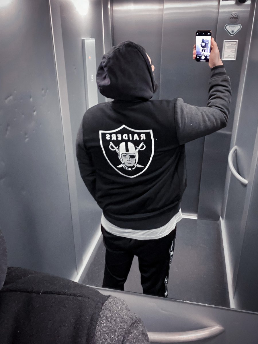 goingoutgunning's tweet image. Tweetthoughts🧠: I am lowkey a Raider fan! Been reppin their gear since I was young. So when I saw this jacket, I just HAD to get it lol. #tweetthoughts 

Share yours!