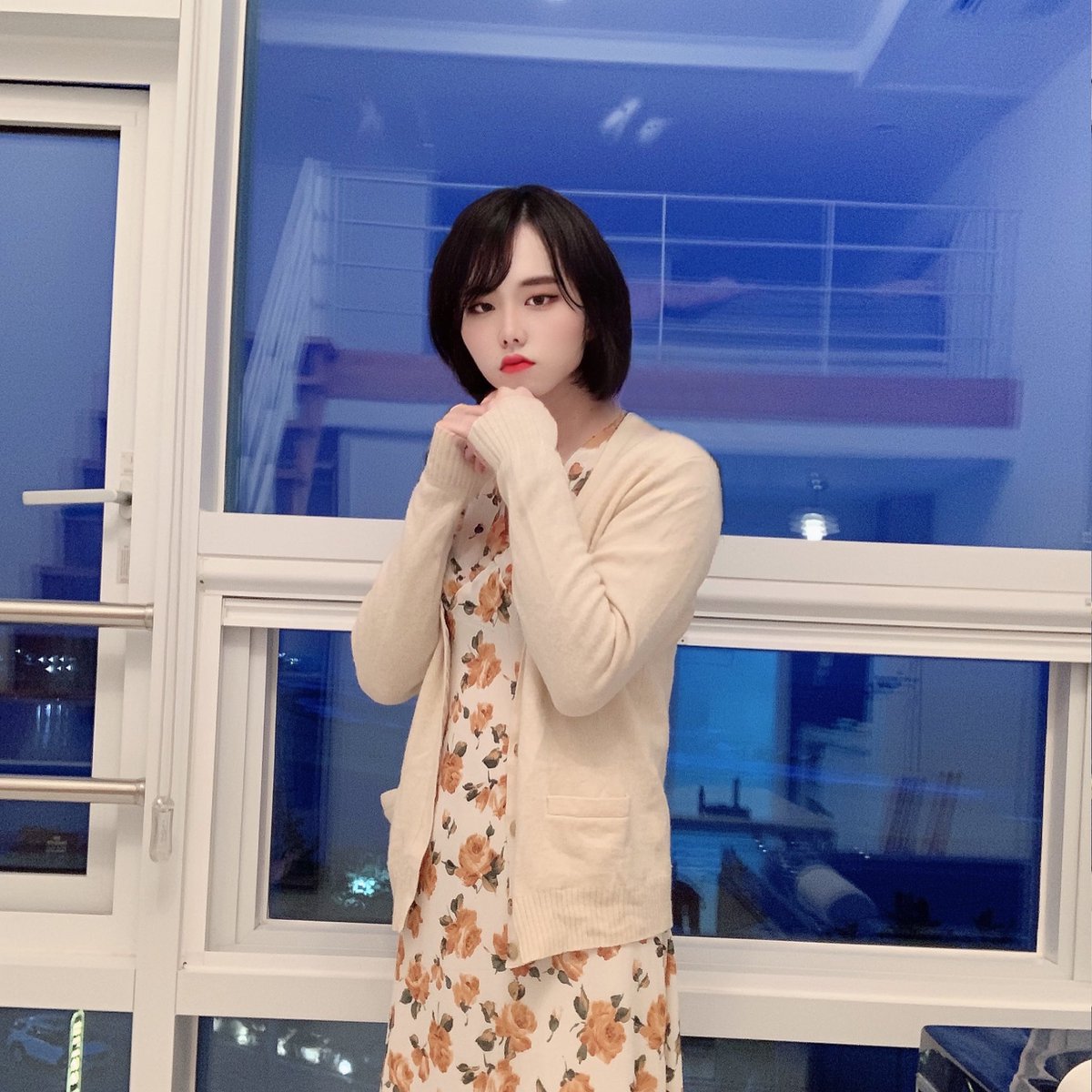 긴 머리로 놀았는데 뭔가 단발이 죠은 것 같기두 하구..❔❓ 투표를 받아보깡…