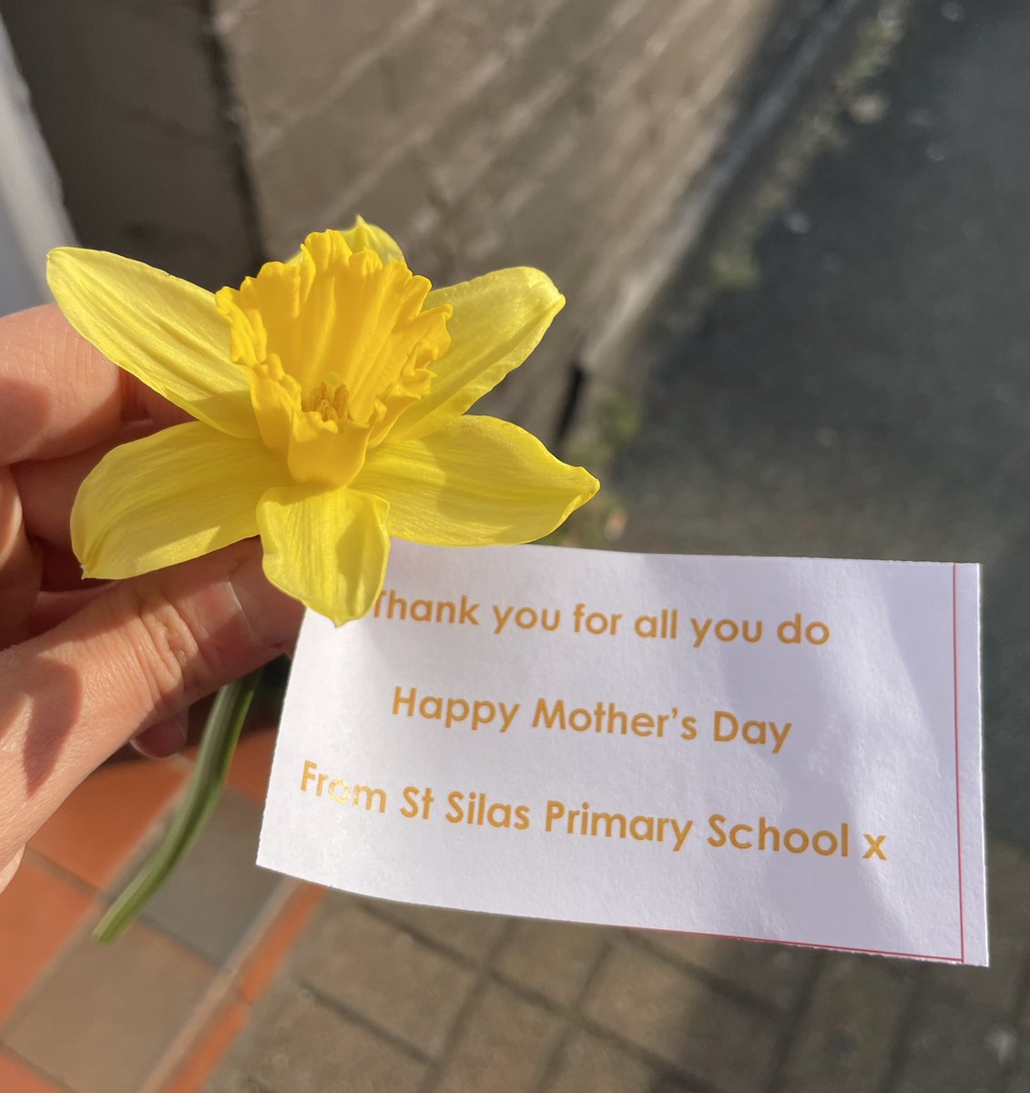 Reemhakim_'s tweet photo. What a lovely gesture from @stsilasschool . Thank you so much for putting a smile on my face this morning :) https://t.co/5AecAAYOyC