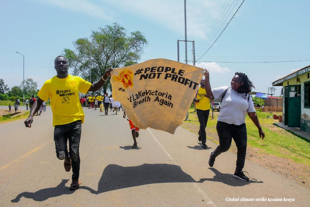 kevinmmtai's tweet photo. Global Climate Strike in Kisumu 
#PeopleNotProfit 
#LetLakeVictoriaBreath https://t.co/CdWmwHDsqG