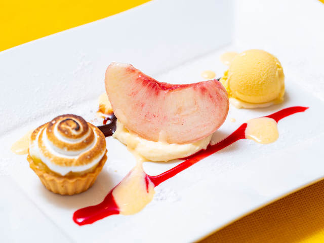 dressing_mag's tweet photo. ＼西荻窪のリーズナブルな本格フレンチ🍴／
太陽の光がいっぱい入る、気持ちの良い店内です🧐
https://t.co/tAlUUCh9Lt
店名の「グラン ソレーユ」は、フランス語で「大きな太陽」の意味☀️
印象派の絵画のようなビジュアルの前菜から
さわやかなデザートまで、計算され尽くしたコースです😋🍴 https://t.co/KT1KujGQ2M