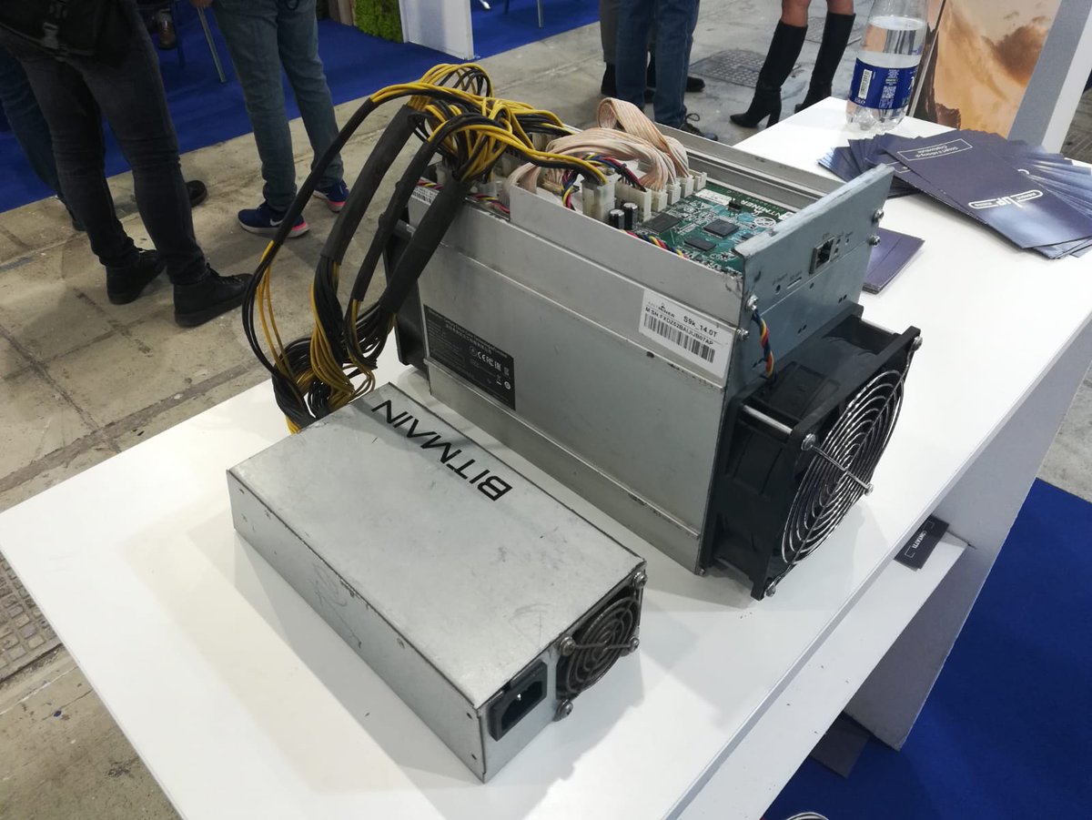 We brought a piece of #Bitcoin history to <a href="/EnergyMedFiera/">EnergyMed Mostra Convegno</a>. Antminer S9 by <a href="/BITMAINtech/">BITMAIN</a> 🤖 #Mining