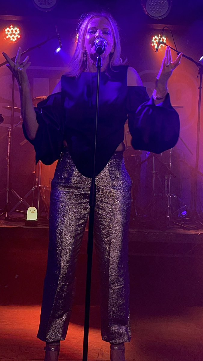StreekyG's tweet photo. Fabulous fifth and last night of the southern part of the #mascarastreakz tour with @claregrogan2 @AlteredImages5 #claregrogan #alteredimages #happybirthday @JartinMohnston @ChristineDinwoo #sub89reading #reading https://t.co/4cNMWyH57i