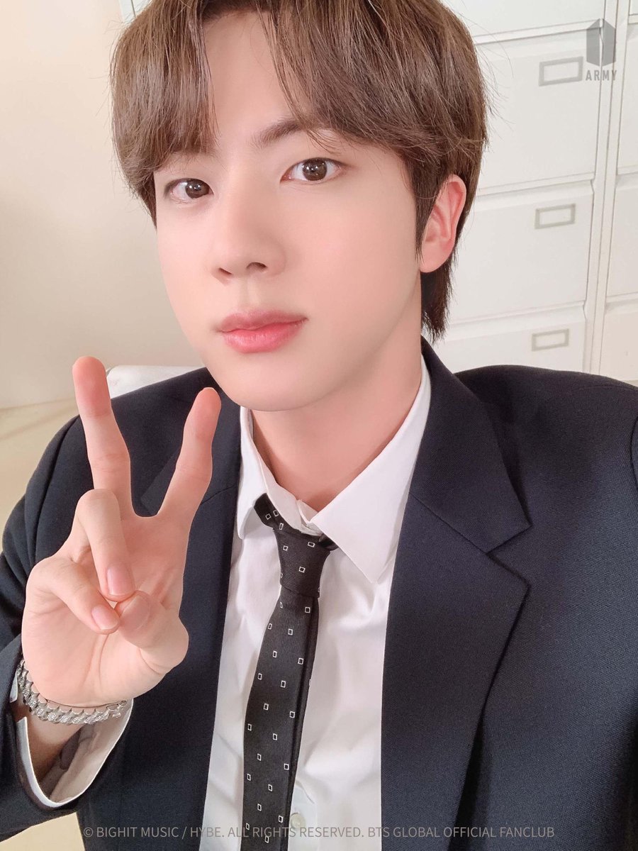 thejinnieslamp's tweet image. BTS Selfie in Office🤳