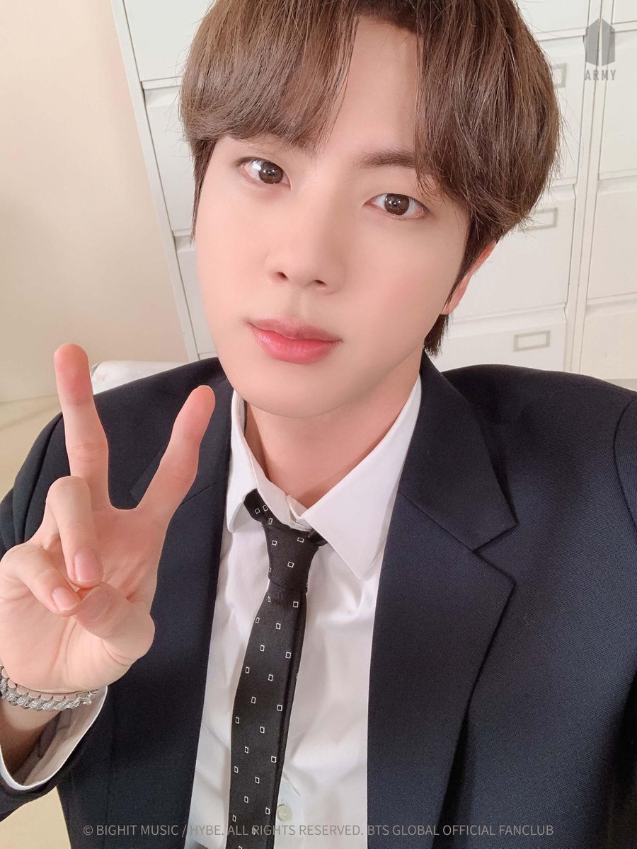 thejinnieslamp's tweet image. BTS Selfie in Office🤳
