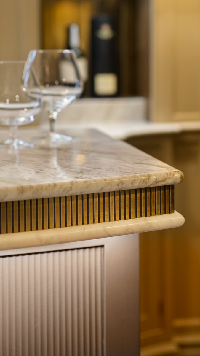 InfoHandesign's tweet photo. 2/2 Achieving the right balance when designing details &amp; proportions &amp; selecting the colour palette for a space takes skill &amp; experience. 

#interiordesign #interiordesigner #homebar #homedecor #interiorsinspo #design #designdetails #bespokejoinery #specialistjoinery #fluting https://t.co/yXTw36xhLB