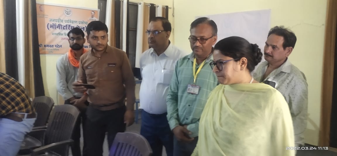 DiosJalaun's tweet photo. DM Jalaun (@DM_Jalaun) Tweeted:
जिलाधिकारी प्रियंका निरंजन द्वारा राजकीय इंटर कॉलेज उरई में चल रही बोर्ड परीक्षाओं 
 एवम जिला स्तरीय कंट्रोल रूम का निरीक्षण किया गया। https://t.co/jMB0T8p2pe https://t.co/EtZmT10zDC https://t.co/iWGCvE46sB