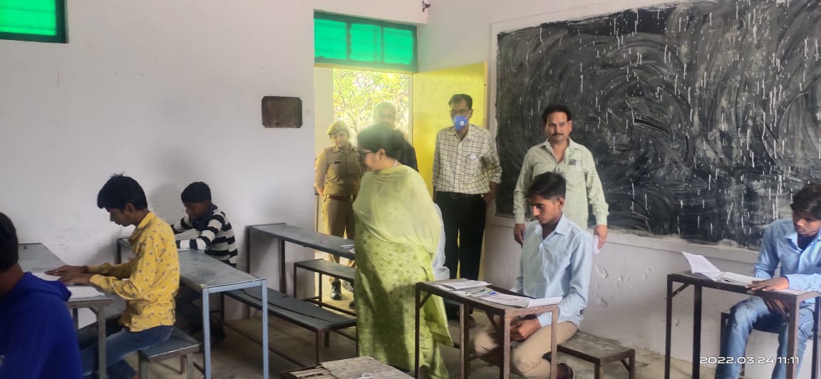 DiosJalaun's tweet photo. DM Jalaun (@DM_Jalaun) Tweeted:
जिलाधिकारी प्रियंका निरंजन द्वारा राजकीय इंटर कॉलेज उरई में चल रही बोर्ड परीक्षाओं 
 एवम जिला स्तरीय कंट्रोल रूम का निरीक्षण किया गया। https://t.co/jMB0T8p2pe https://t.co/EtZmT10zDC https://t.co/iWGCvE46sB