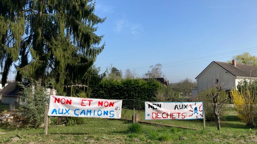 ici_hnormandie's tweet photo. Les habitants de Bardouville, en bord de Seine, ne veulent pas récupérer les déchets du Grand Paris
➡️ https://t.co/GoPh79gqjH https://t.co/bmd104fLSN