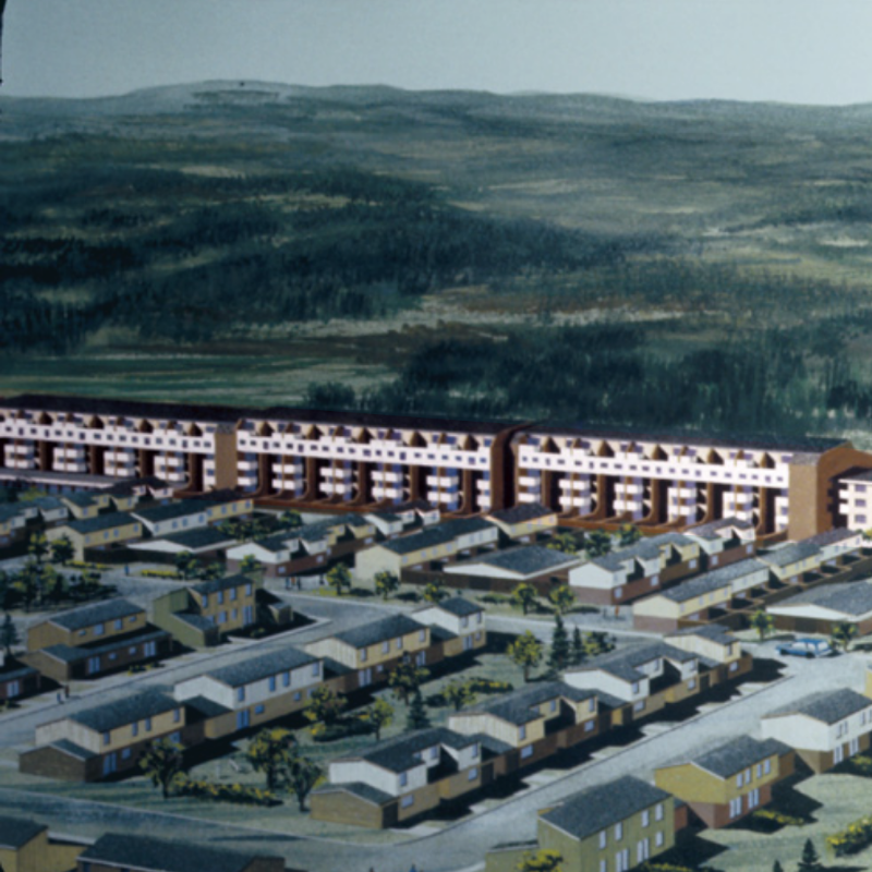 climadjust's tweet photo. Up in northeastern Canada there’s a town with a wall-like structure 50 metres high, 1.3 kilometres long 🧱 It protects 2500 people from the chilling winter winds.

What does #ClimateChange have in place for this gigantic infrastructure? 🧵